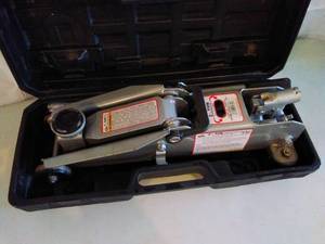 lot 86 image: 2.5 Ton Jack with Case