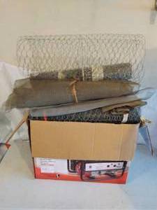 lot 100 image: Box of chicken wire