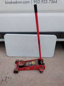 lot 108 image: Allied 3 Ton Jack