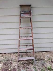lot 124 image: 6 Wooden Step Ladder