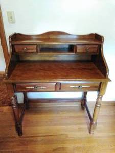 lot 138 image: Secratary Style Desk