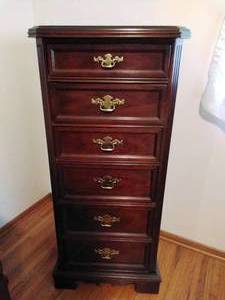 lot 141 image: 6 Drawer Chest