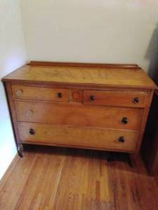 lot 143 image: 4 Drawer Dresser