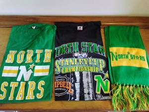 lot 153 image: Minnesota North Stars T-shirts and Scarf