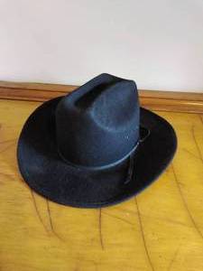 lot 158 image: Bee Hat Cowboy Hat