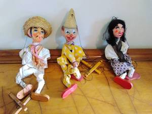 lot 164 image: 3 Marionettes