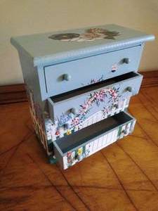 lot 182 image: Jewelry Box