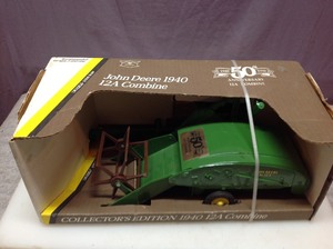 lot 38 image: John Deere 1940 12A Combine in Box