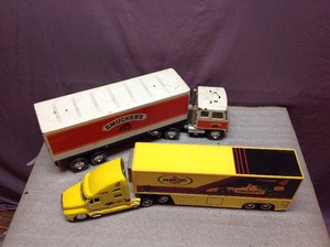 lot 42 image: Toy Semi Tractor Trailers