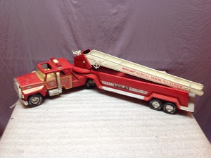 lot 43 image: Toy Fire Truck