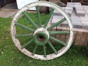 lot 98 image: Wagon Wheel