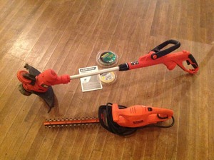 lot 78 image: Black & Decker Lawn Trimmer & Hedge Trimmer
