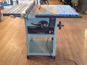 lot 107 image: Delta 10 Table Saw