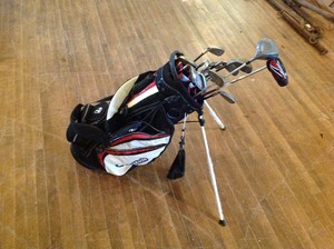 lot 140 image: Callaway Golf Clubs & Taylor Made Golf Bag