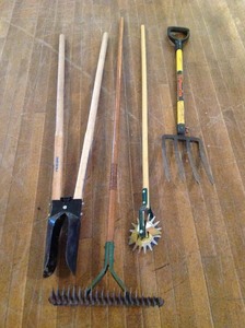 lot 145 image: Lawn Tools