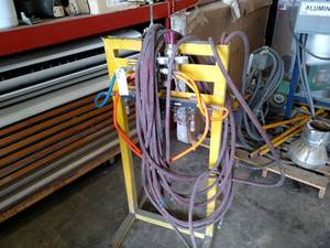 lot 8 image: Manifold Stand...