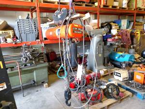 lot 19 image: CM Lodestar 2 Ton Electric Chain Ho...