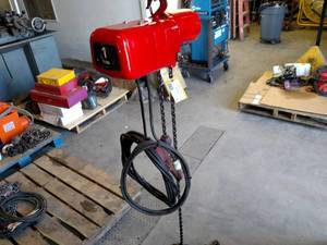 lot 25 image: Dayton 1 Ton Electric Chain Hoist, ...