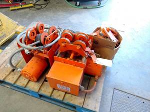 lot 28 image: Saturn Engineering 2 Ton Drive Trac...