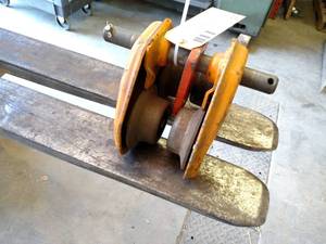 lot 33 image: Harrington 1 Ton Trolley...