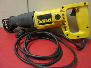 lot 907 image: DEWALT RECIPROCATING SAW
