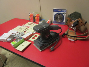 lot 910 image: CRAFTSMAN FINISHING SANDER, ELECTRICAL SUPPLIES, CARBIDE SAW BLADE, TOOL BELT