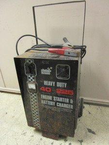 lot 919 image: SEARS HEAVY-DUTY ENGINE STARTER AND BATTERY CHARGER
