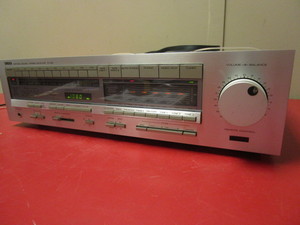 lot 930 image: YAMAHA R-100 STEREO RECEIVER