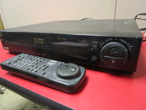 lot 932 image: SONY VIDEO CASSETTE RECORDER