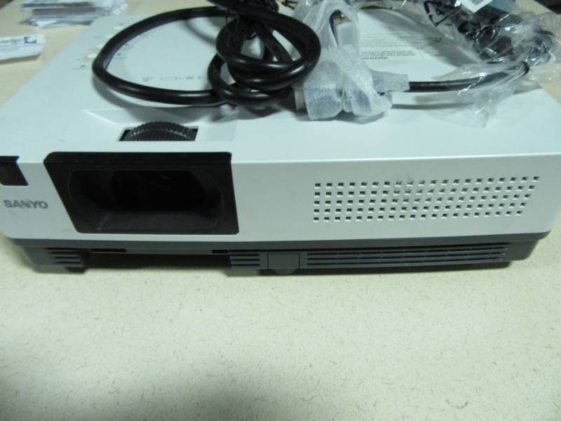 SANYO PLC-XR201 LCD Projector