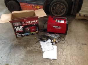 lot 8 image: LINCOLN ELECTRIC 180 Amp Weld-Pak 180 HD MIG Wire Feed Welder (OPEN BOX)