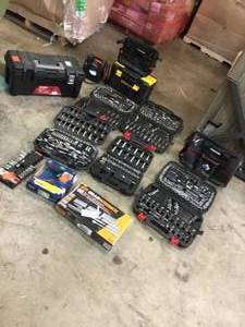 lot 32 image: PALLET OF ASSORTED HUSKY TOOLS