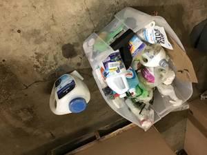 lot 34 image: BIN FULL OF ASSORTED CLEANING SUPPLIES SEE PICS