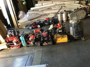 lot 36 image: MIXED PALLET OF ASSORTED LAWN MOWERS USED FOR PARTS O REPAIRS