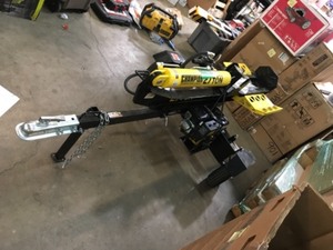 lot 52 image: Champion Power Equipment 27 Ton 224 cc Log Splitter SEE DESCRIPTION