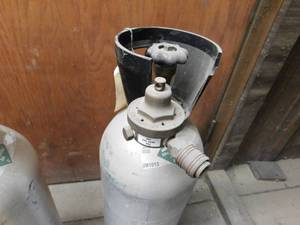 lot 28 image: 2 - 20 Pound CO2 Tanks