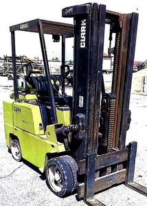 lot 5 image: 1989 Clark C500-S80 Forklift