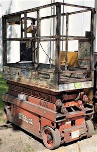 lot 8 image: 1995 Snorkel SL15 Scissor Lift