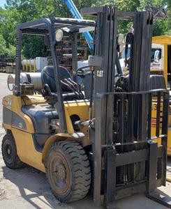 lot 6A image: 2004 Cat P5500 Pneumatic Forklift