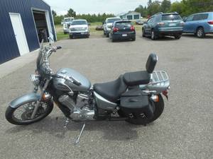 lot 2 image: 2004 Honda Shadow VLX 600