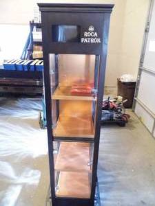 lot 1 image: New Roca Patron Display w Key
