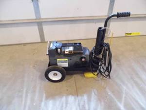 lot 17 image: John Deere Power Washer