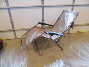 lot 18 image: Gravity Chair
