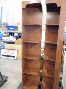 lot 21 image: Corner Shelf