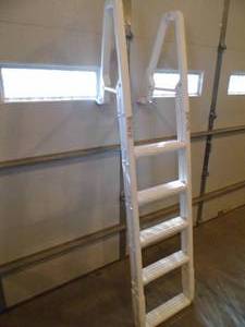 lot 36 image: Pool Ladder