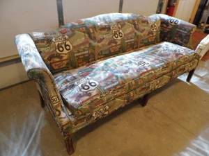 lot 38 image: Sofa
