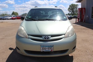 2007 Toyota Sienna LE - 2 Owners -