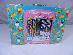 New 140 Piece Crayola Art Set
