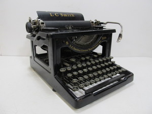 lot 22 image: Antique LC SMITH Number 8 Typewriter