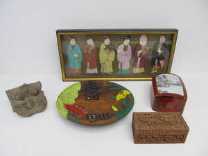 lot 97 image: Group of Vintage Oriental Items 